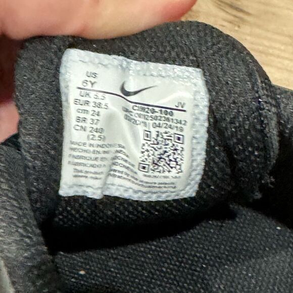 Nike Tanjun Print Tie Dye Sneakers Boys 6 - Picture 5 of 6